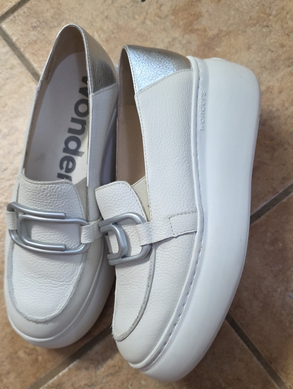 Wonders Leather Shoes, White And Silver